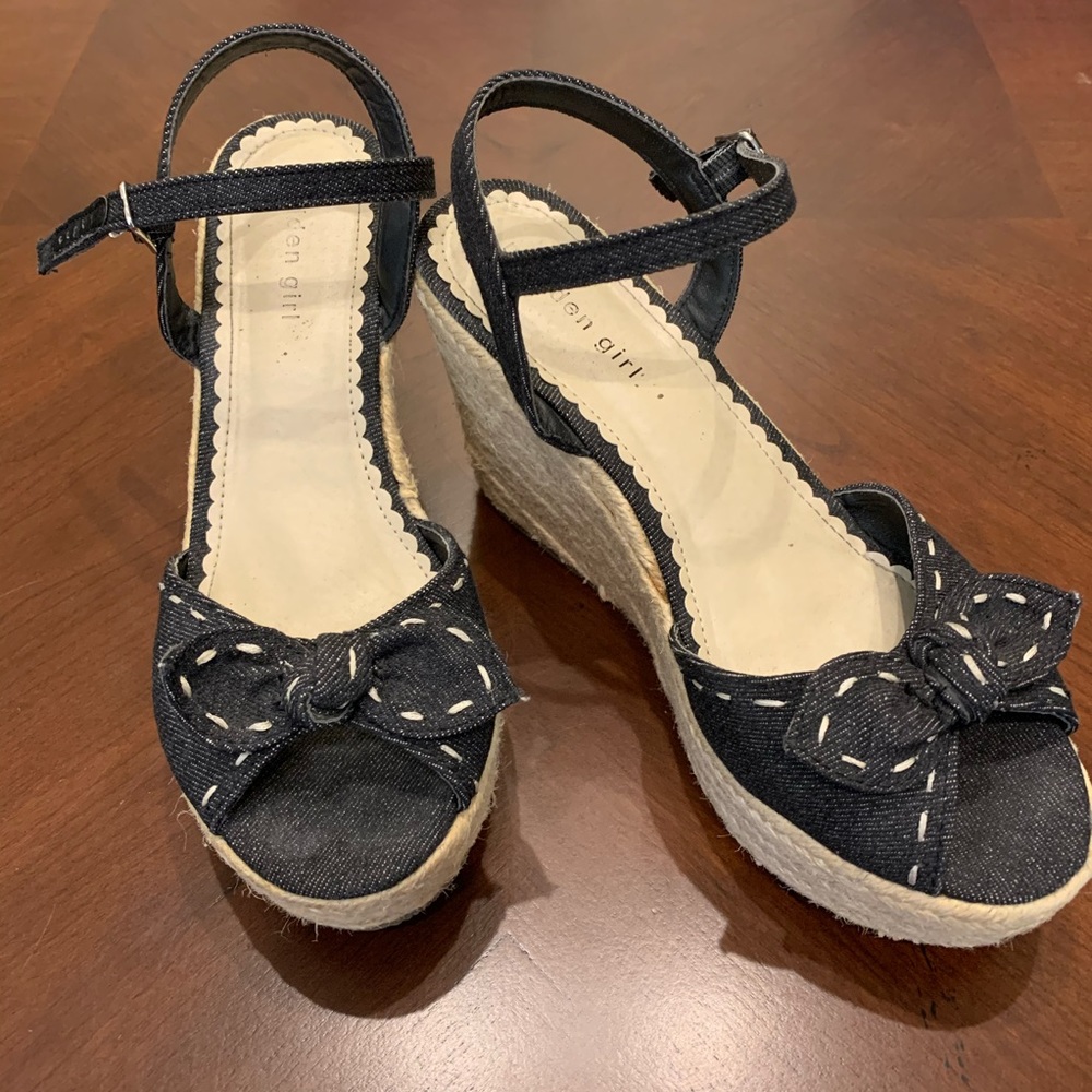 Adorable Wedge Heels Size 8